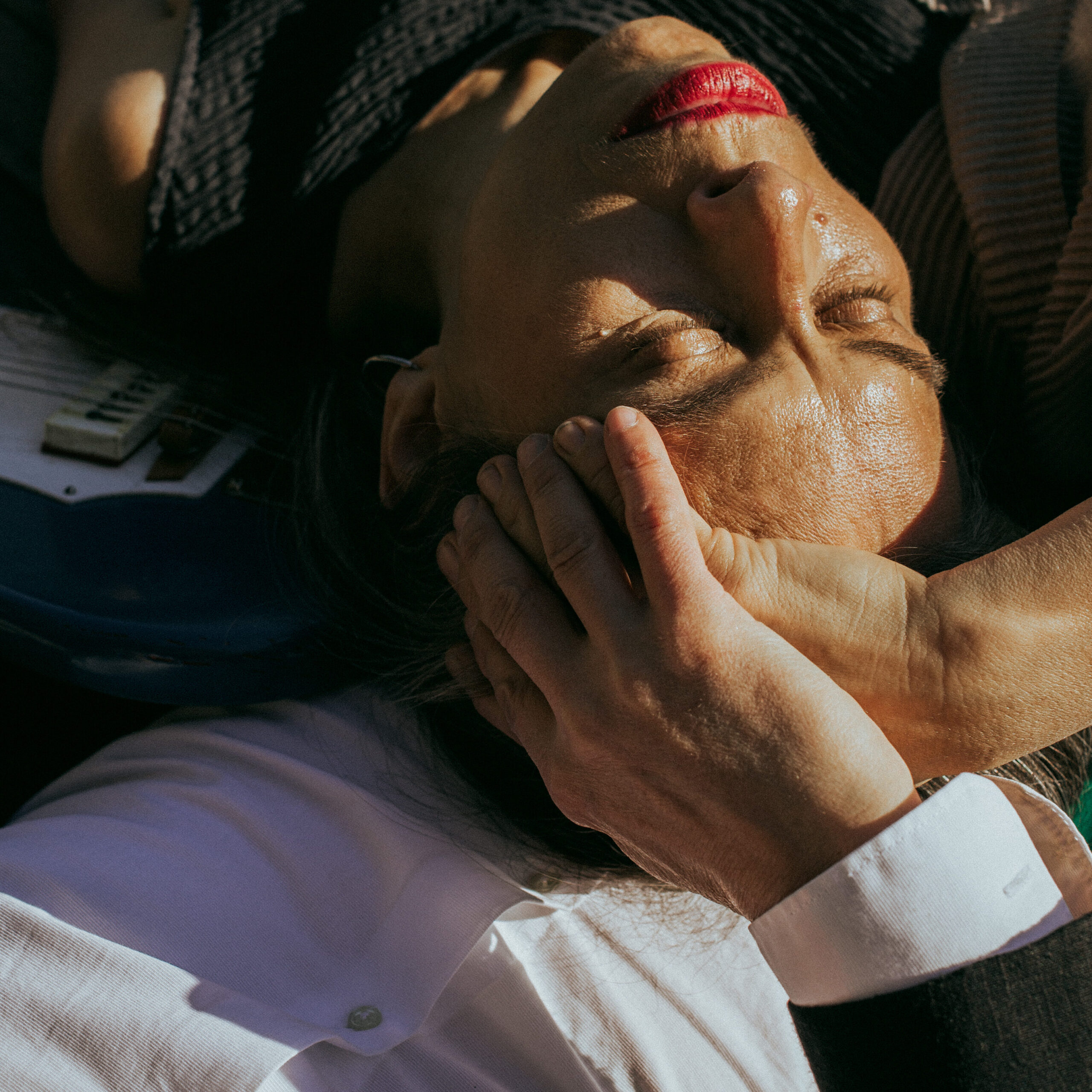 Hudba.sk: Longital vás očarí aj ukolíše. Nový album vibruje zrelou pozitivitou a strunami všetkých druhov